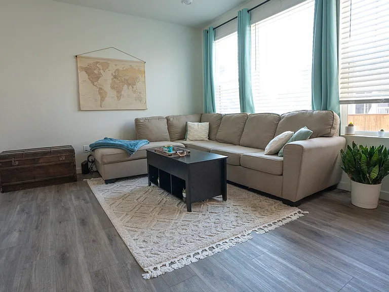 2560 Canfield Ln — Photo 32