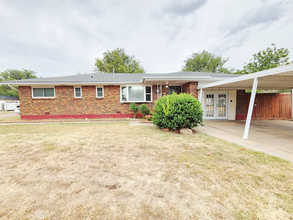 1402 NW Smith Ave