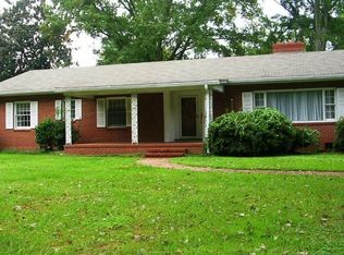 3712 Milhaven Rd, Winston Salem, NC 27106