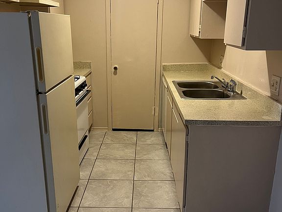 3rd image of 4322 Vfw Dr APT 42