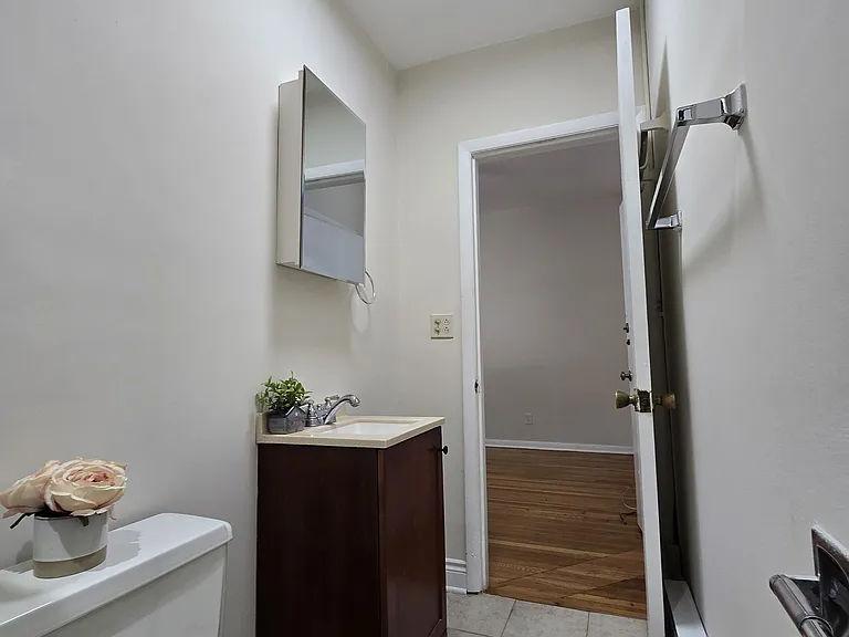 917 W Waveland #1A — Photo 1