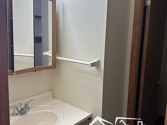 4th image of 318 S Church St #201