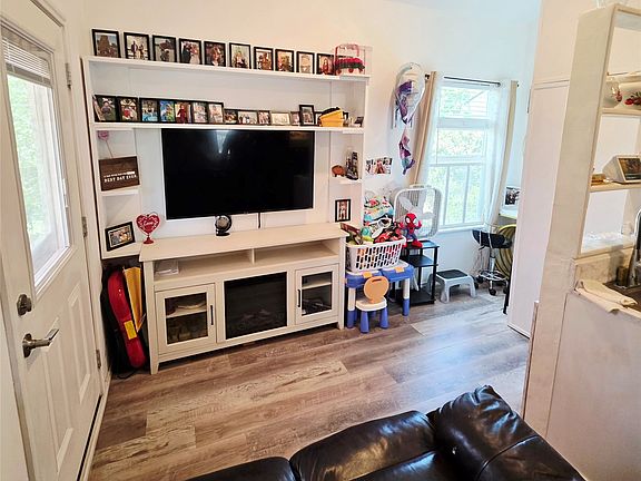 5th image of 3009 Plumtree Ln