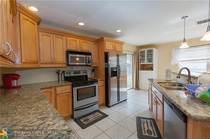 Kitchen with Upgrades ( Granite, Cabinets & High Hat lighting )