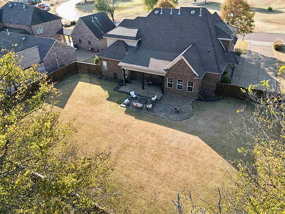 3rd image of 574 Fairway Dr