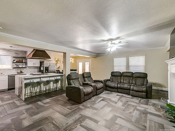 2nd image of 10111 SUNGATE PARK