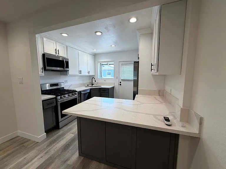 8818 Ramsgate Ave — Photo 5