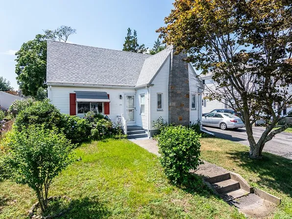 231 Grace St, Cranston, RI 02910