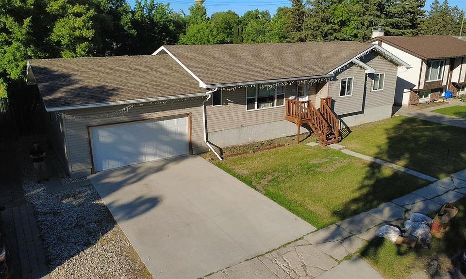 1st image of 429 Stanley Ave