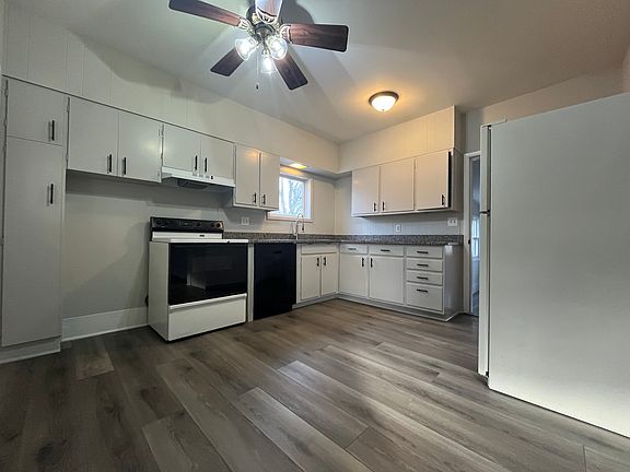 3rd image of 807 N Park St