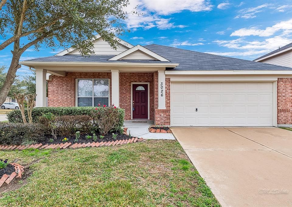 1st image of 3026 Sunset Park Dr