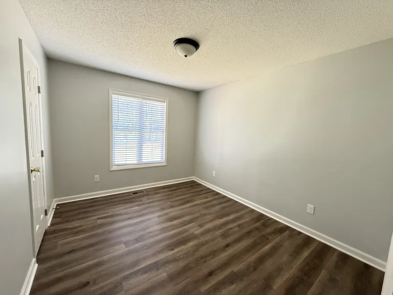 1112 Amber Acres Ln — Photo 9