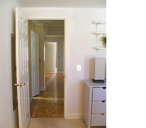 5th image of 221 Stratford Ln #1