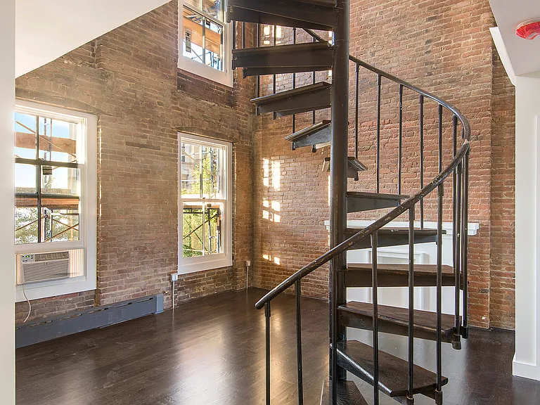 88 Perry St #4R — Photo 1