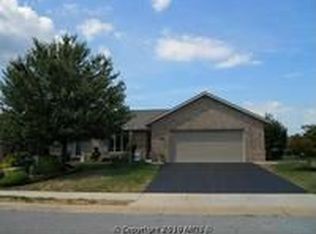 329 Phoenix Dr, Chambersburg, PA 17201