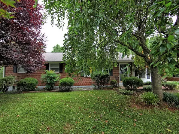 203 Roundelay Cir, Lynchburg, VA 24502