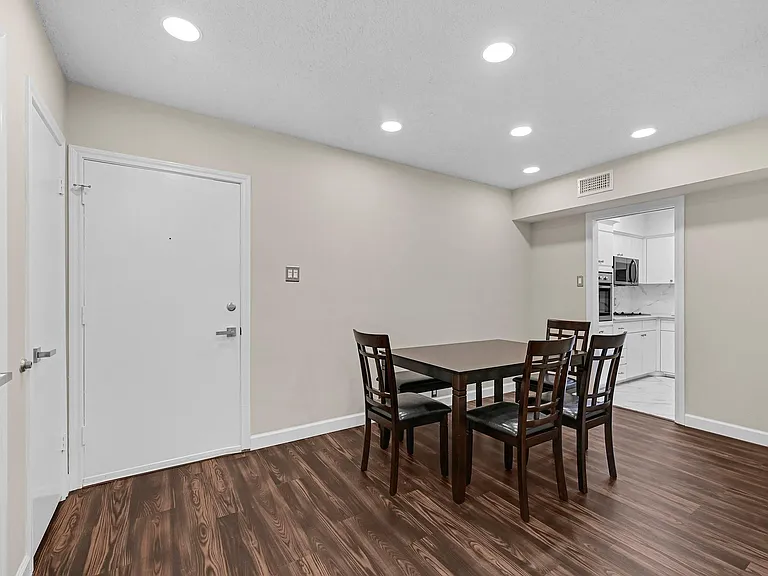 2601 Bellefontaine St #B318 — Photo 2