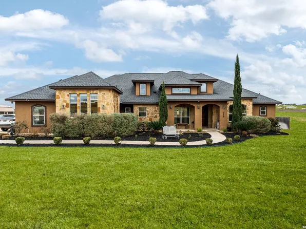 258 Triple R, La Vernia, TX 78121