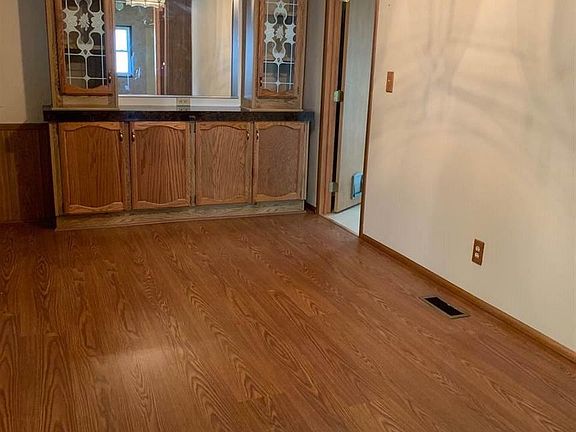 4th image of 1006 Pier Ave