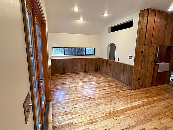 Adorable open air dining & kitchen combo