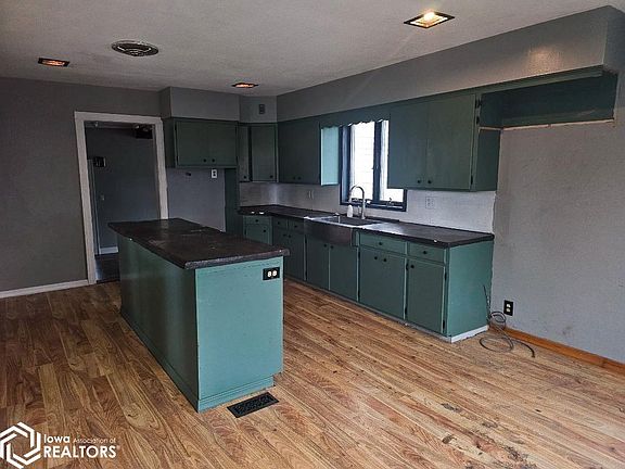 2nd image of 605 E Main Ave
