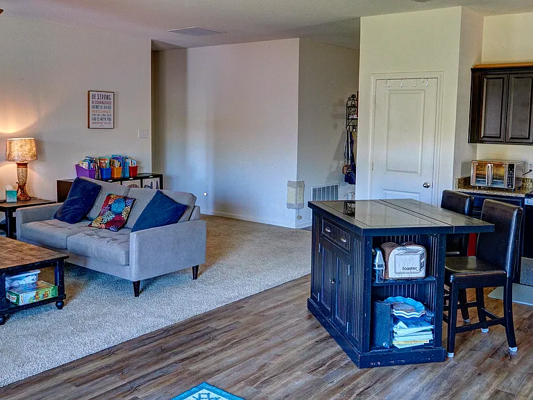 741 Windsor Ct — Photo 12