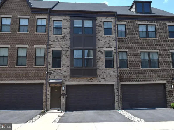 3072 Alan Shepard St, Herndon, VA 20171