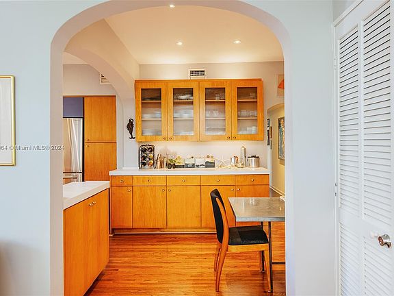 5th image of 1061 Meridian Ave APT 2A