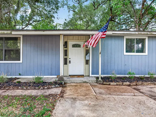 804 Azalea St, Lake Jackson, TX 77566
