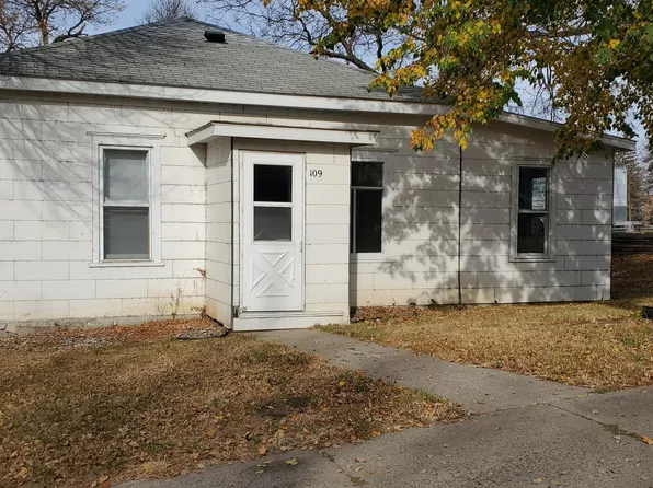 109 W 2nd St, Redwood Falls, MN 56283