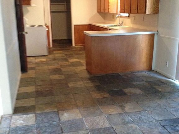 3rd image of 905 Lasalle Dr