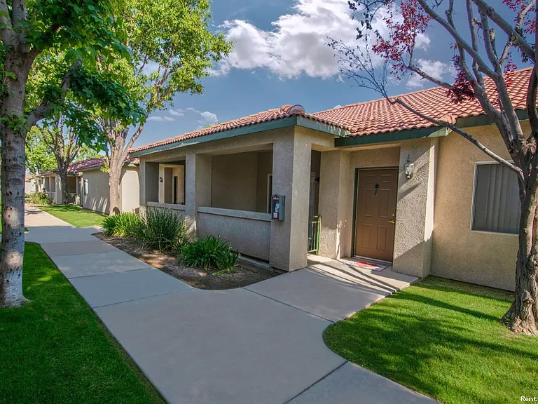2327 Cullen Ct — Photo 3