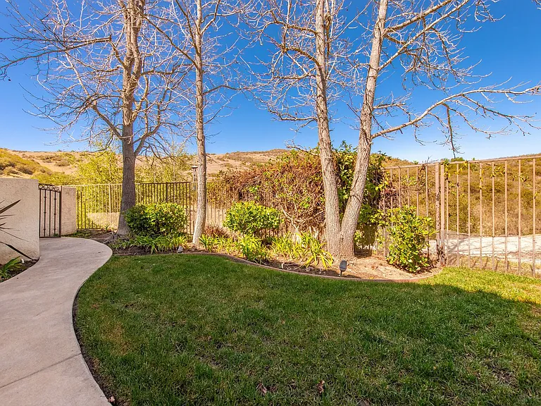 2663 Yellowwood Dr — Photo 35