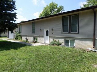 102 Wells St, Waco, NE 68460