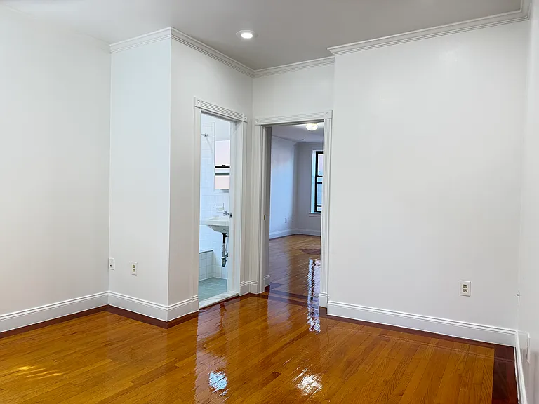 220 W 21st St #6C — Photo 3