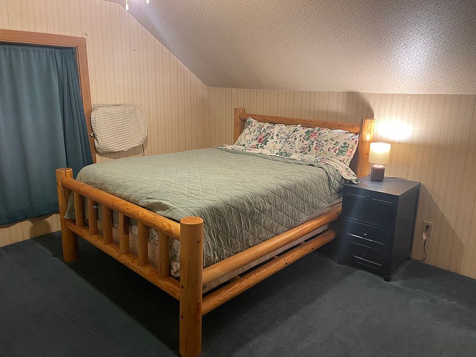 Bedroom - furnishings will stay.
