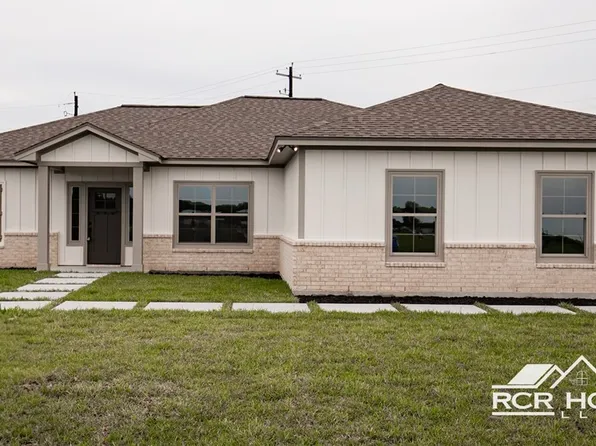 405 Turkey Ln, Victoria, TX 77905