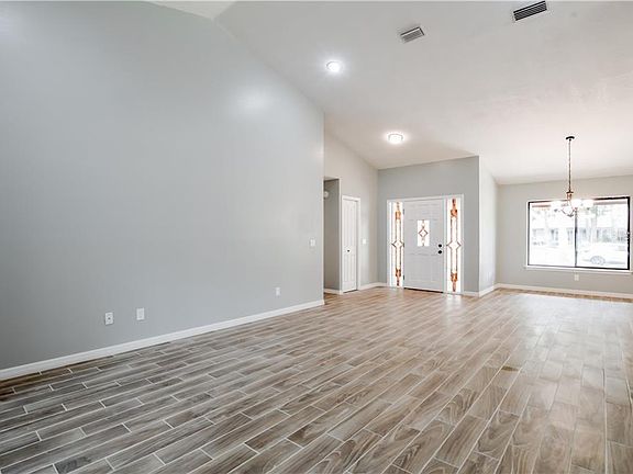 4th image of 1017 Creeks Bend Dr