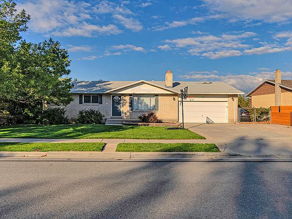 3rd image of 3246 W Royalwood Dr
