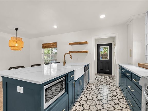 2nd image of 2601 Columbus Ave