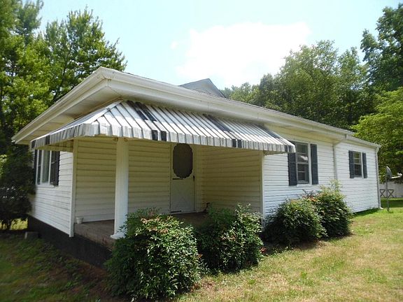 2nd image of 220 Old Oak Trl