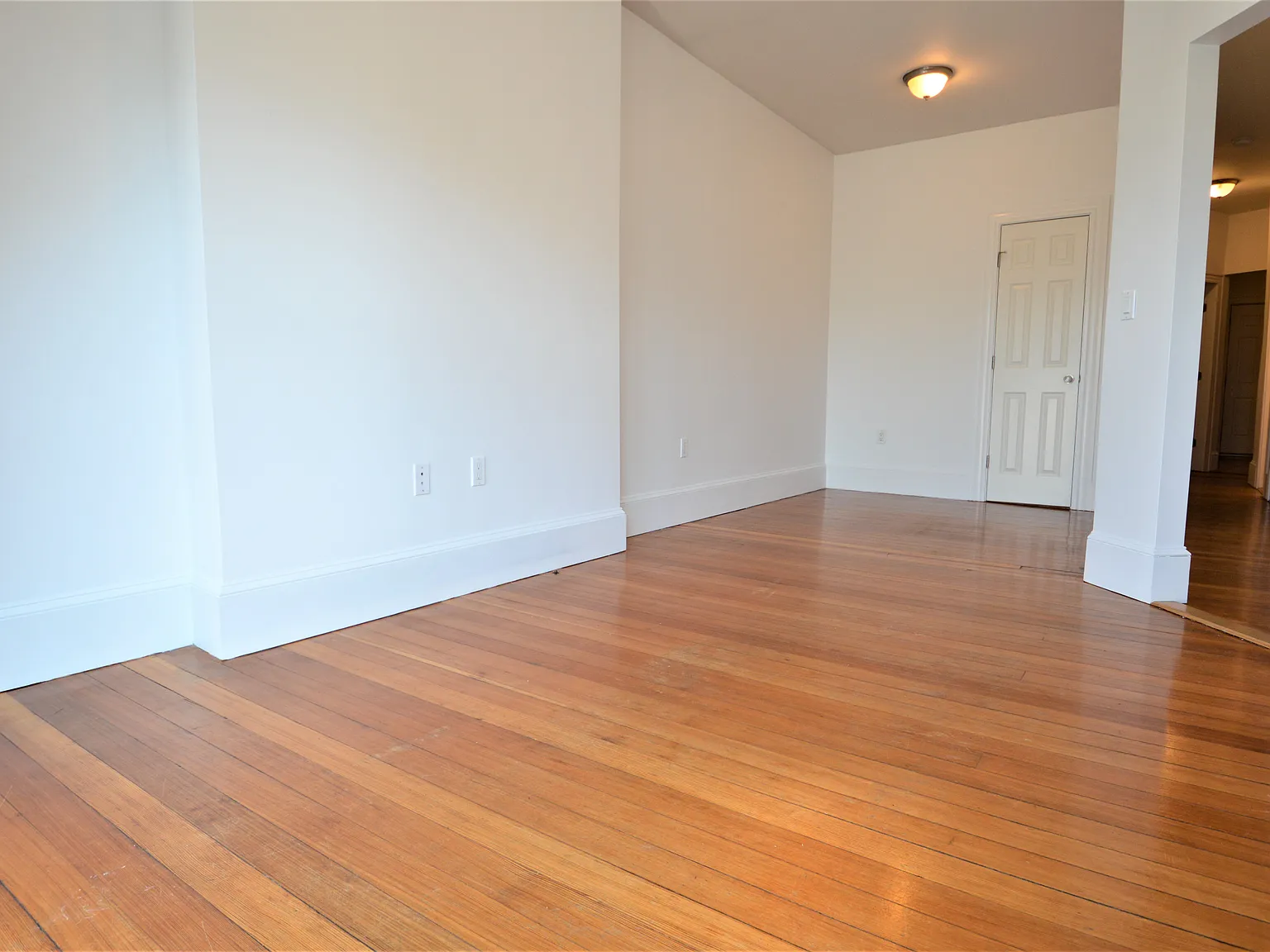 2 bed, 9999 sqft, $4,500 — Photo 2