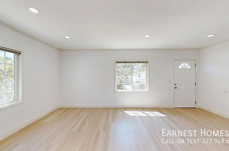 5844 Vesper Ave — Photo 3