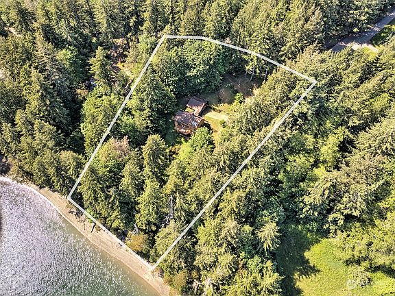 2nd image of 31 SE Emerald Drive