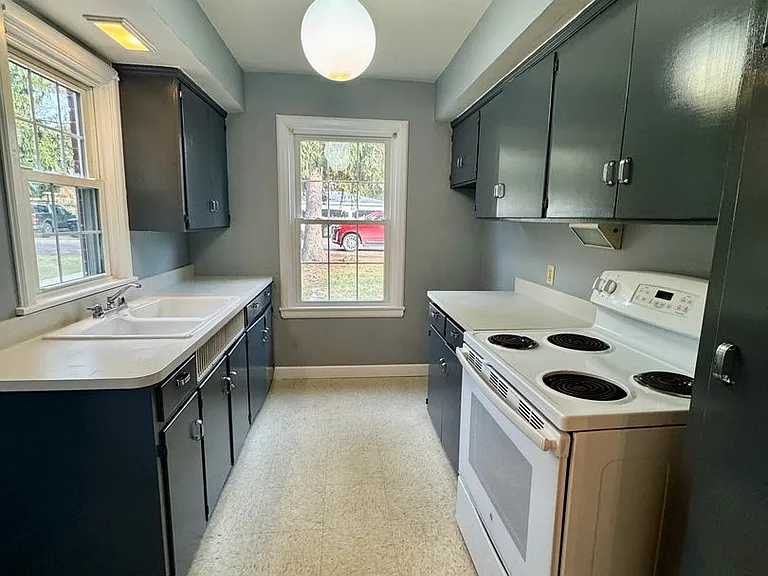 596 Bigelow Rd — Photo 11
