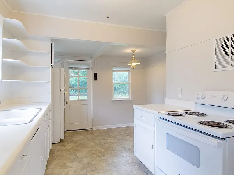 4714 Mercier St — Photo 8