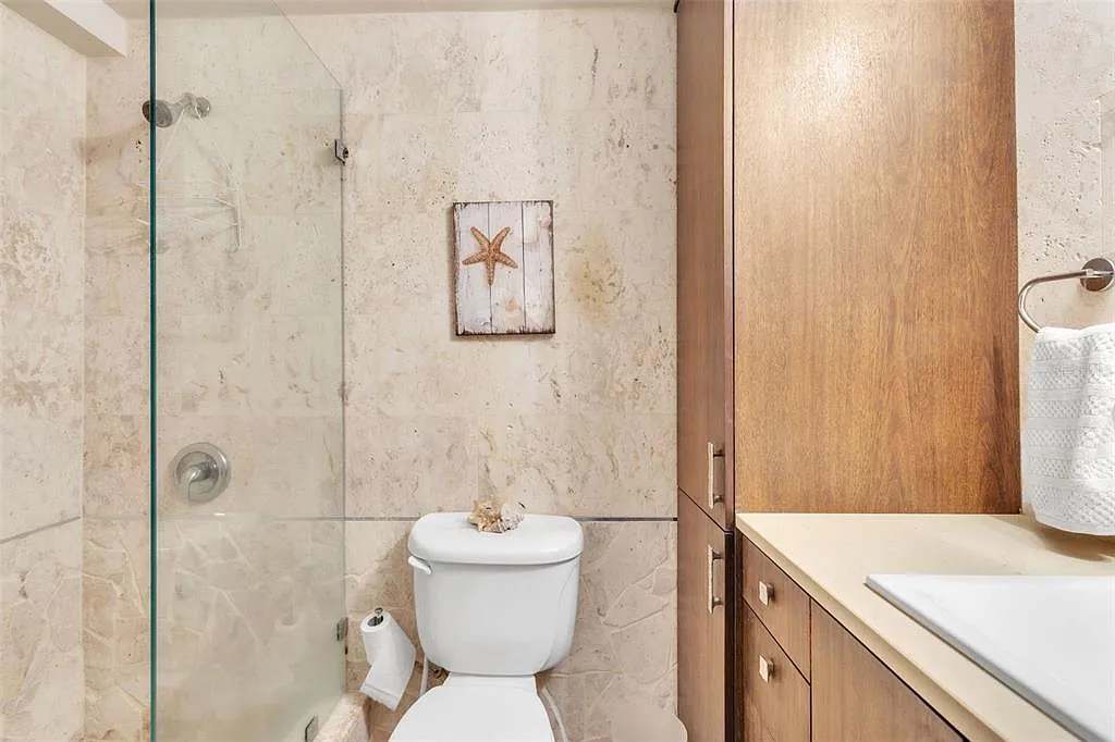 4 bed, 3.0 bath, 2500 sqft, $4,000 — Photo 4