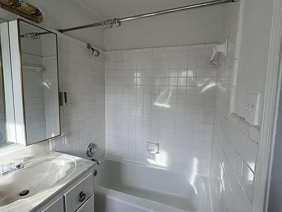 5th image of 230 Honduras Ave