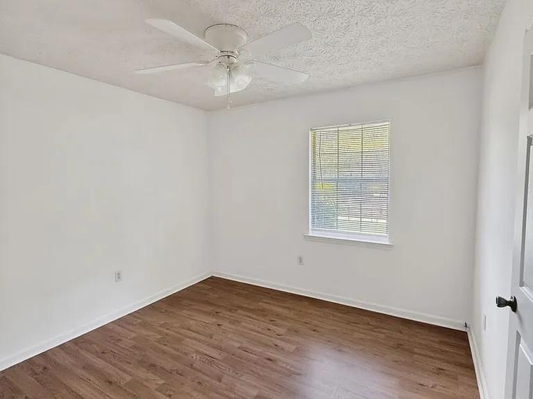 613 Ryan Ln — Photo 9