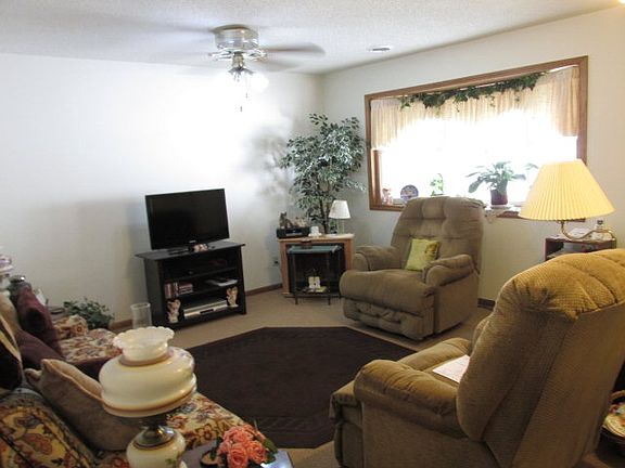 4th image of 761 Lilac Ln